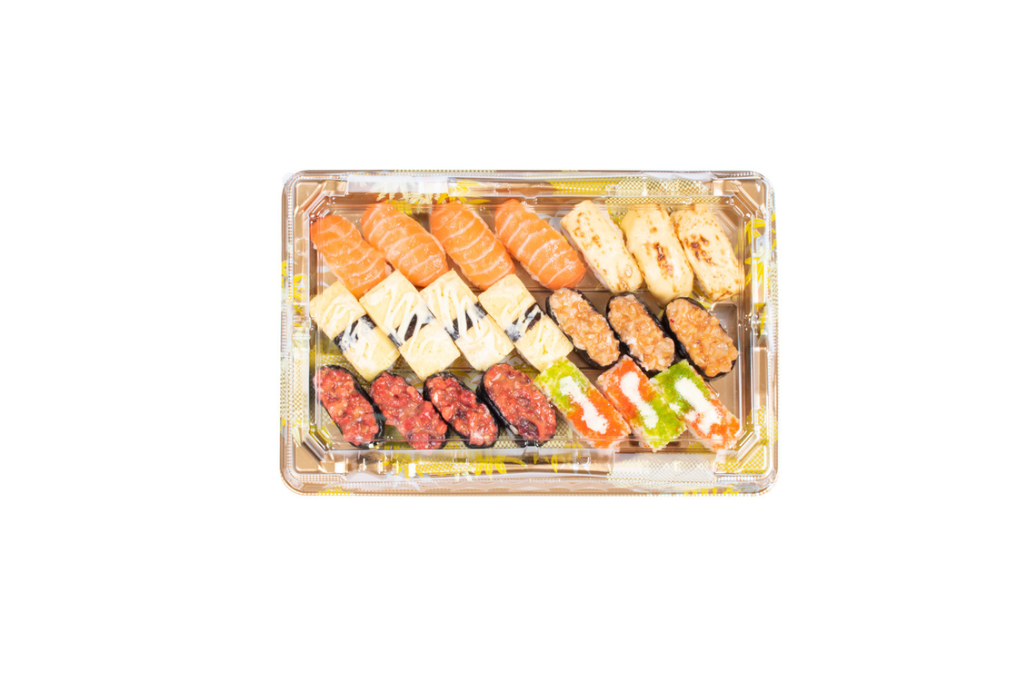Tacy sushi z pokrywkami do jedzenia na wynos i deserów