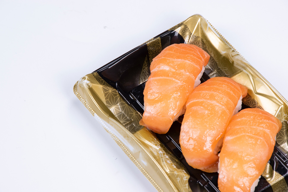 Jednorazowe pojemniki na sushi z pokrywkami